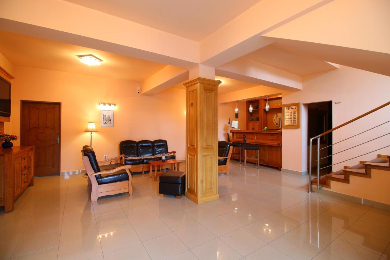 Отель Pension Aquaris Сигишоара Экстерьер фото